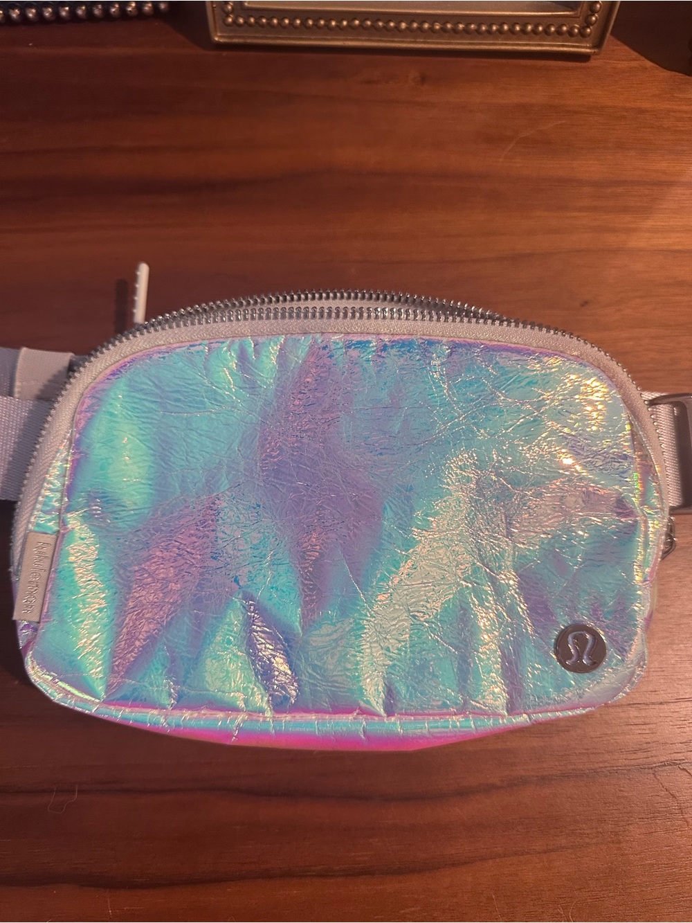 Lululemon Belt bag - Iridescent Crossbody - Silver - Picture 2 of 3